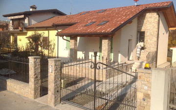 Rivestimento Villetta con Pietra di Credaro e Pietra naturale